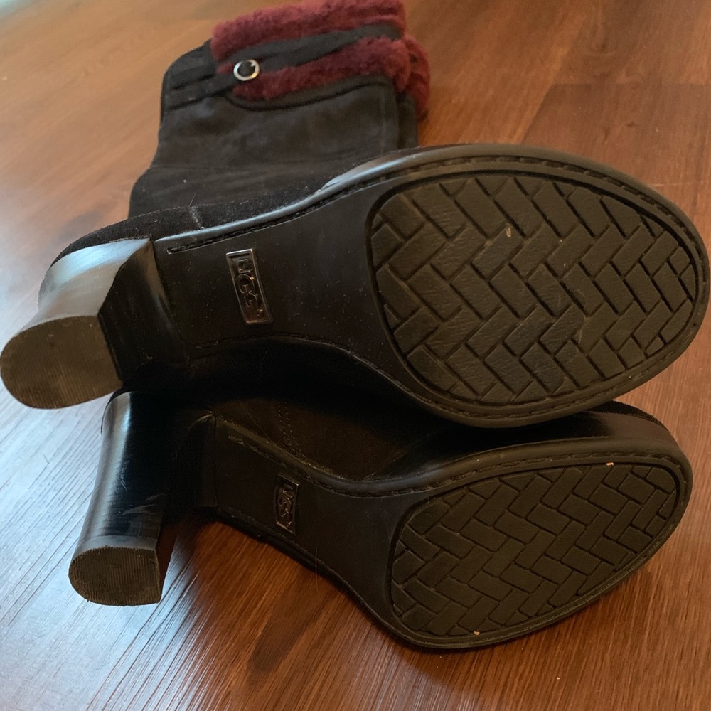 UGG Boots - Picture 4 of 5